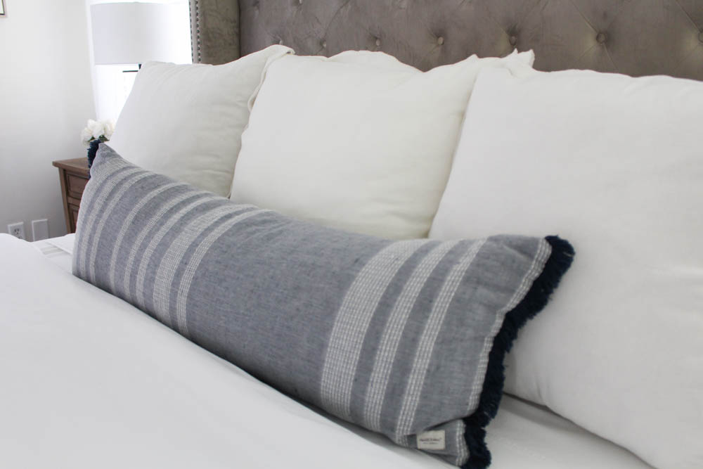 How to Arrange Throw Pillows on King Bed