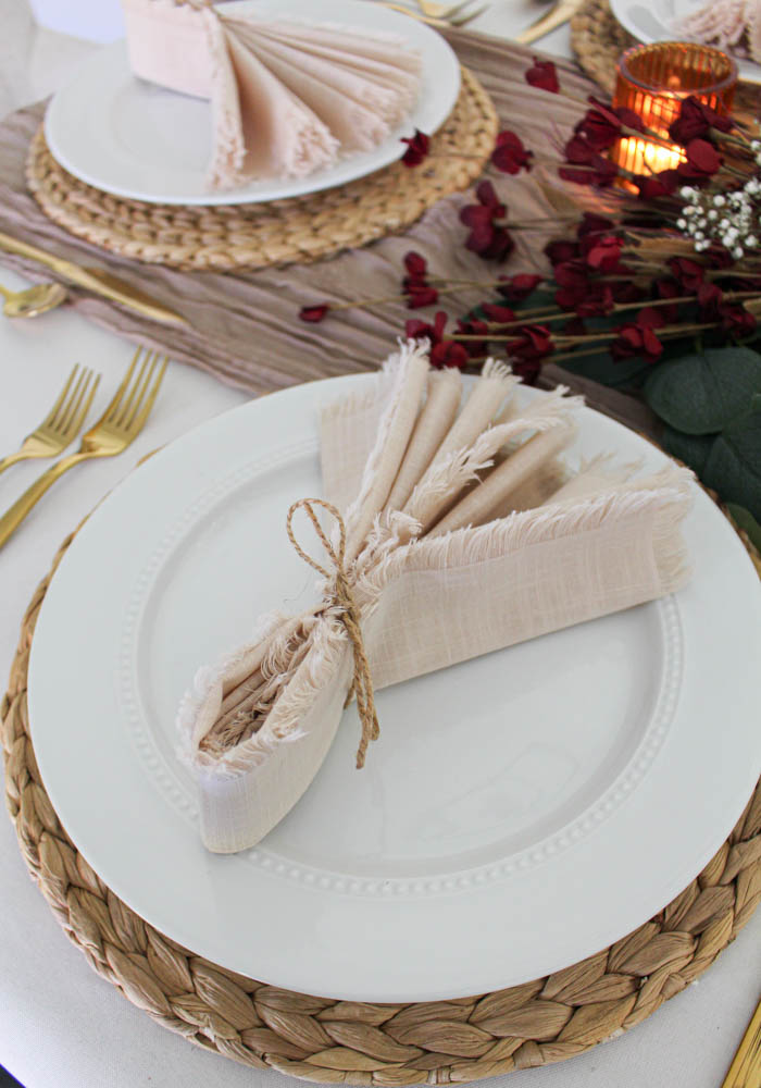 Simple Thanksgiving Tablescape Napkins